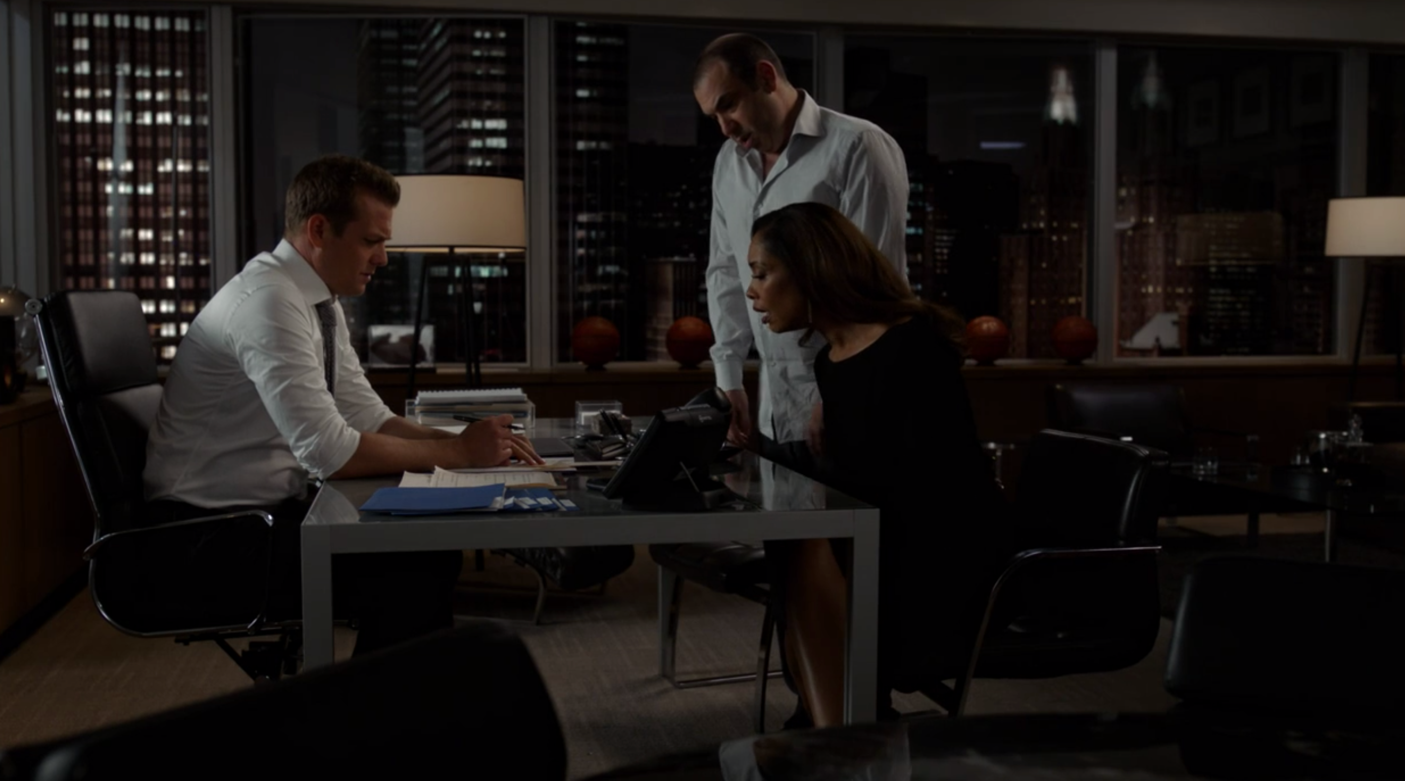 SUITS TV Series S06E01 Louis Litt Net Worth Note Prop to Harvey Specter and Jessica Pearson
