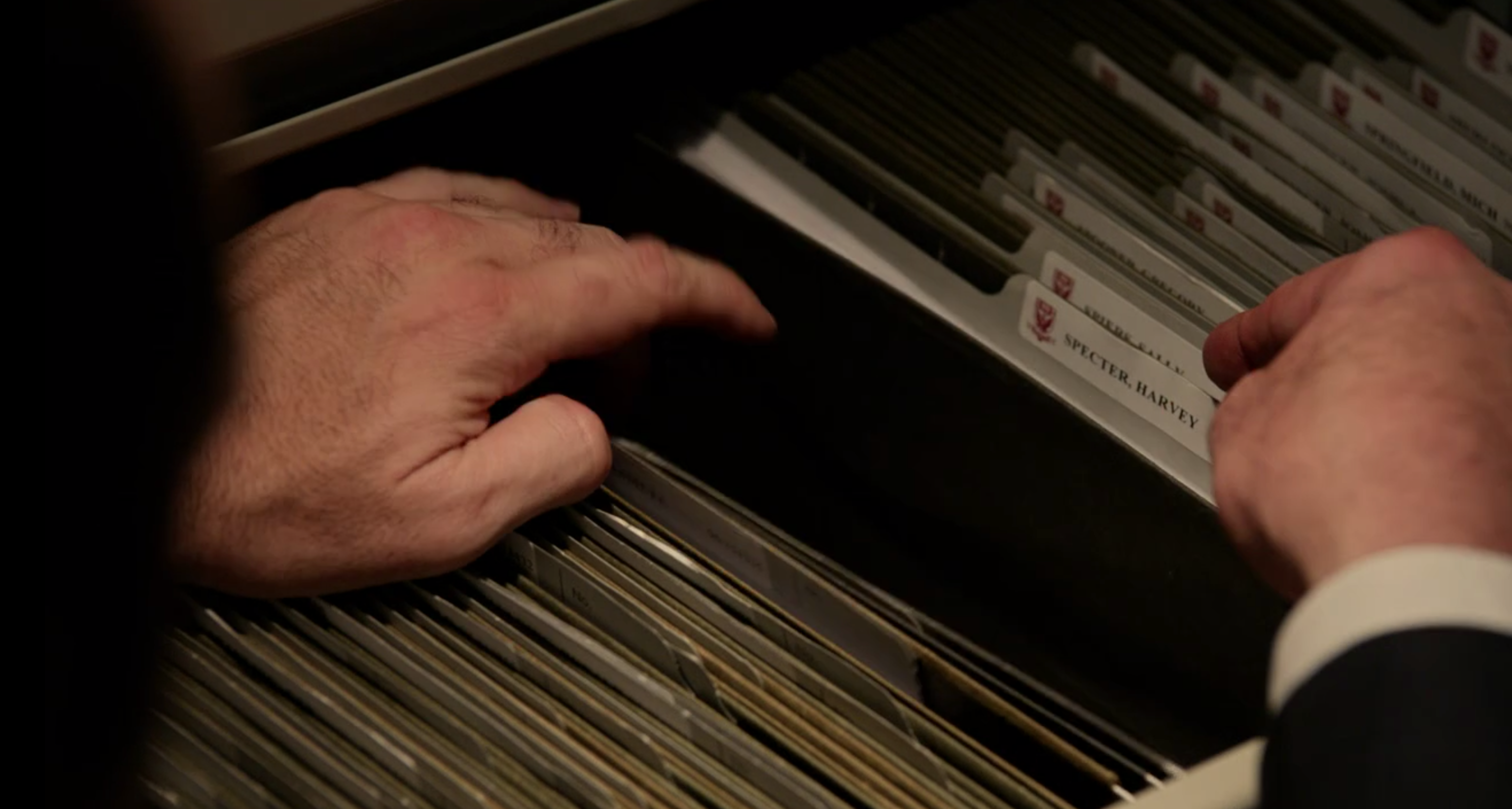 SUITS TV Series S03E10 Louis Litt in the Harvard Alumni Harvard Files Props