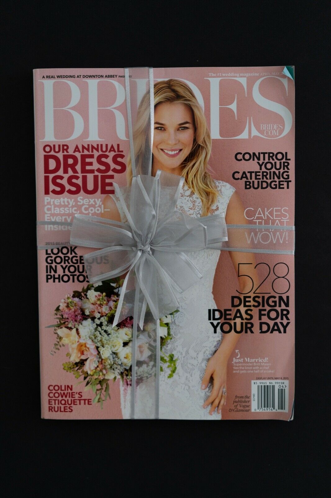 SUITS TV Series S05E01 Harvey Specter gives Mike Ross Bride Magazine Prop